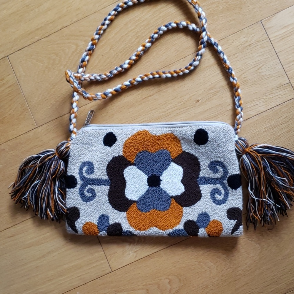 Wuitusu Fabric Shoulder Bag